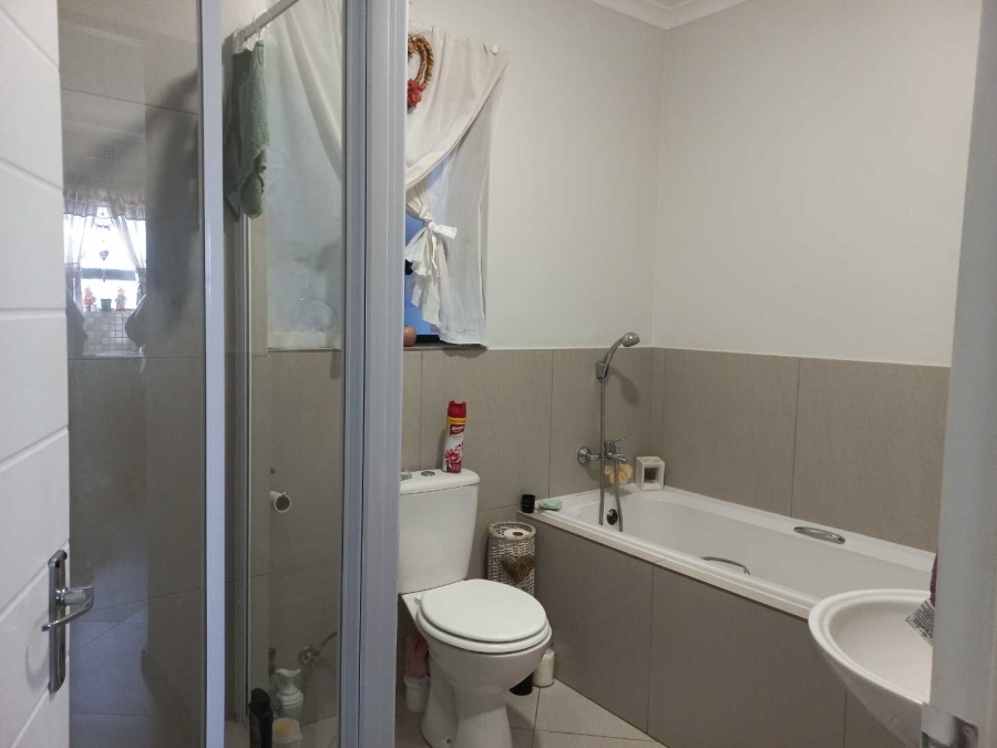 2 Bedroom Property for Sale in Buhrein Western Cape